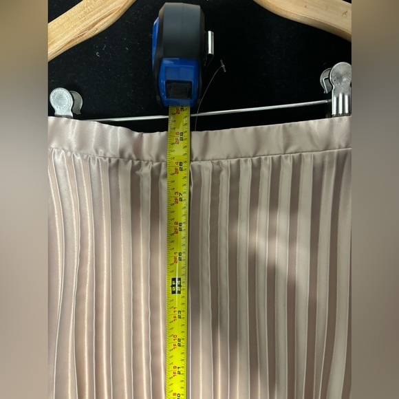 Haute Monde Gold pleated skirt size large NWT’s - Picture 5 of 7